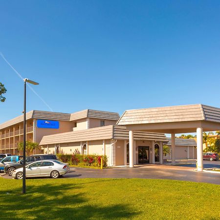 Hotel Baymont By Wyndham Bonita Springs Exterior foto